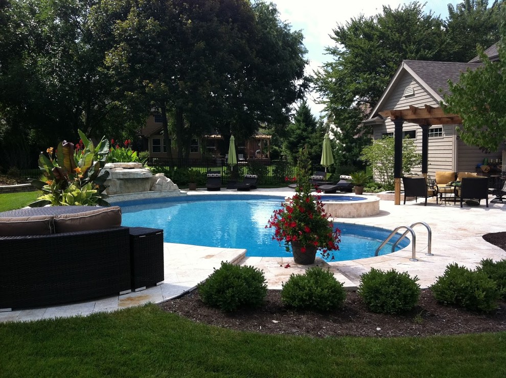 Batavia, IL swimming pool with spillover spa Traditional Pool