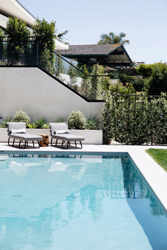 Inspiration for a traditional rectangular swimming pool in Orange County.