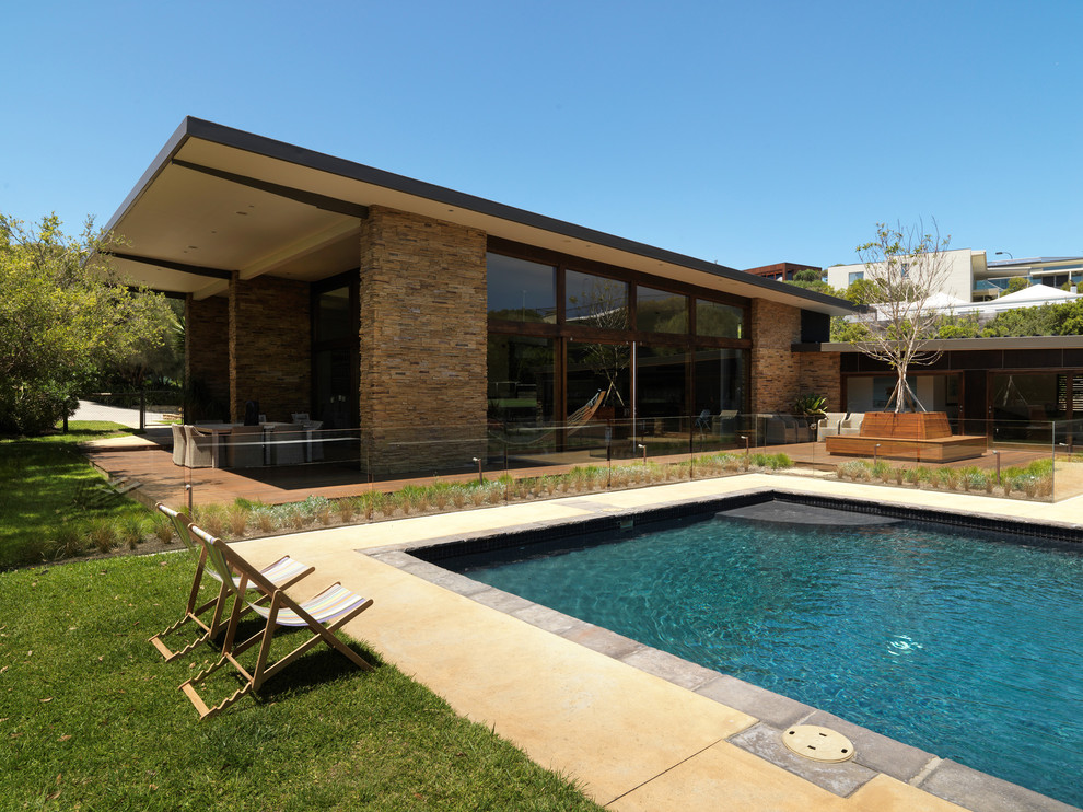 Diseño de piscina contemporánea rectangular