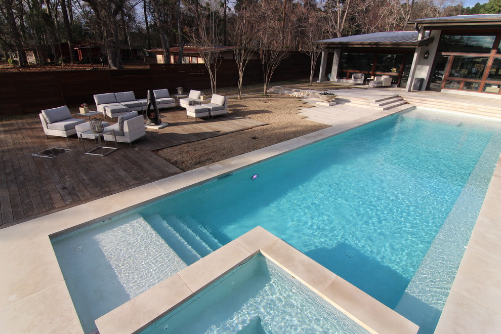 Minimalist pool photo in Houston