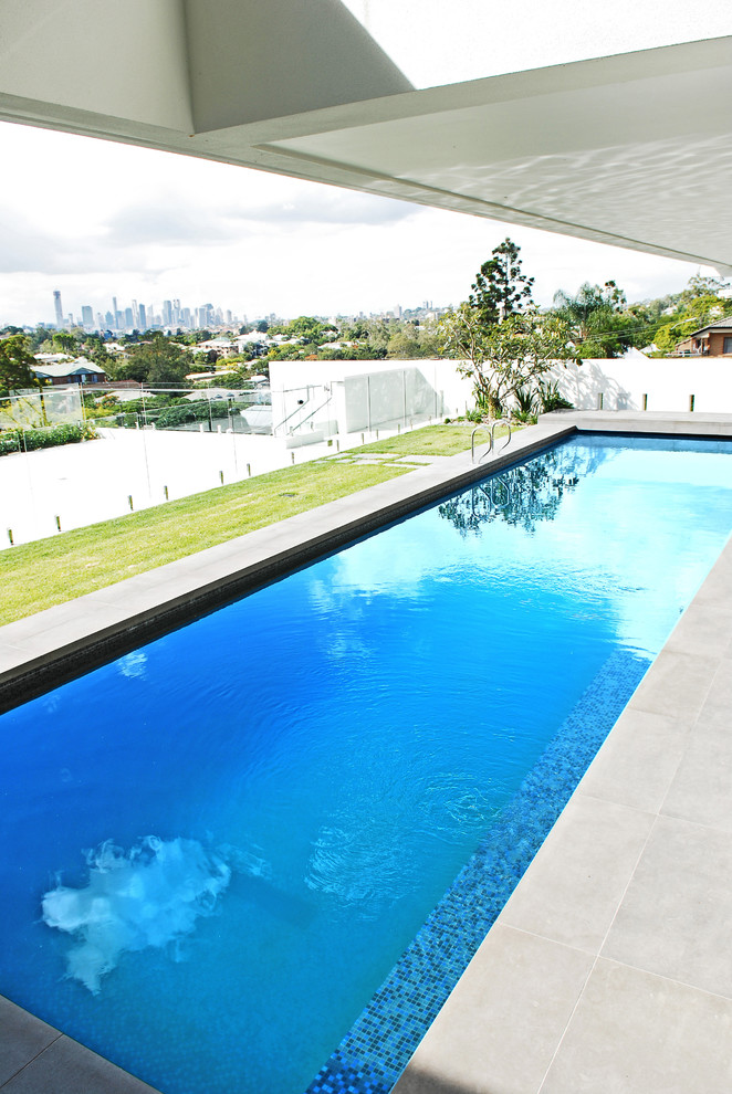 Imagen de piscina contemporánea rectangular