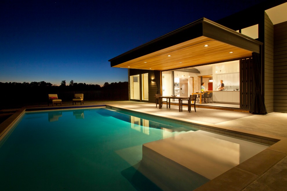 Источник вдохновения для домашнего уюта: бассейн в стиле модернизм