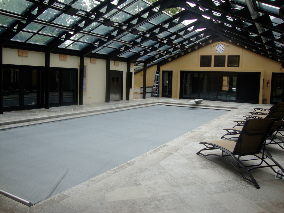 Exempel på en klassisk pool, med naturstensplattor