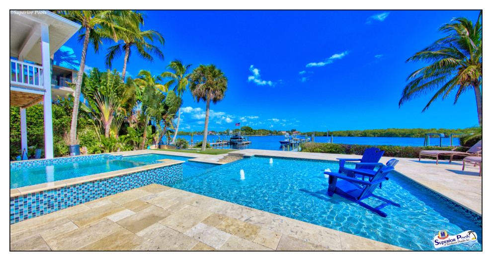Nokomis, FL Custom Court Yard Swimming Pool & Spa With Raise Beach Area. Modern Pool