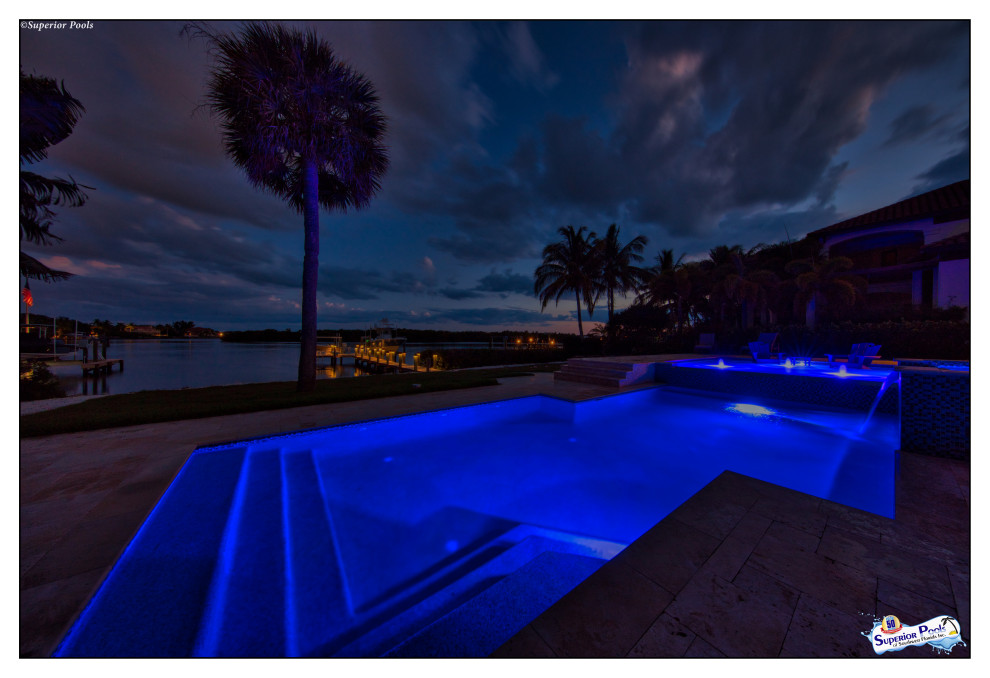 Nokomis, FL Custom Court Yard Swimming Pool & Spa With Raise