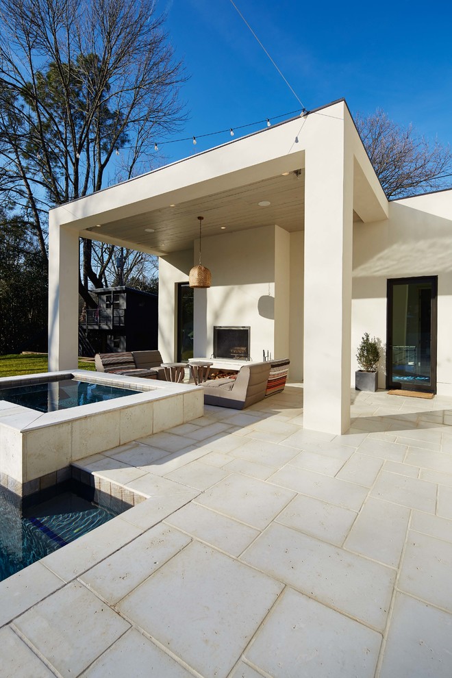 Идея дизайна: бассейн на заднем дворе с домиком у бассейна