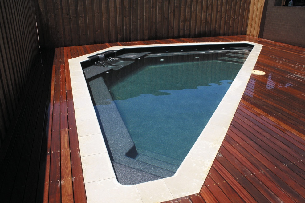 Foto di una piccola piscina chic personalizzata in cortile