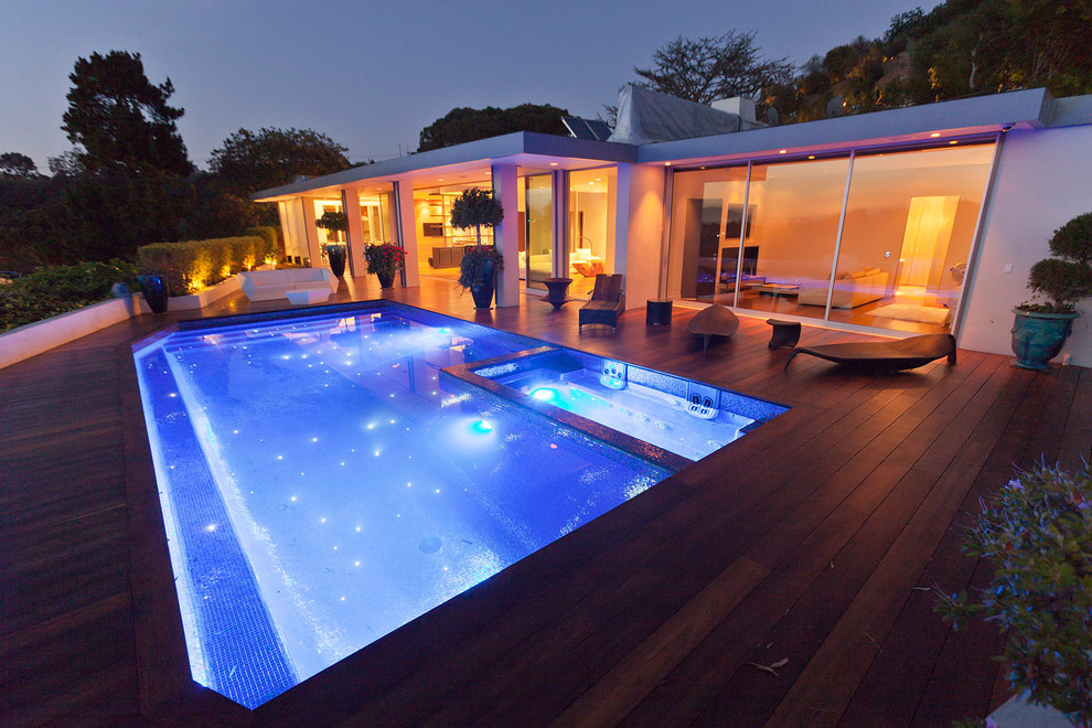 Example of a minimalist pool design in Los Angeles