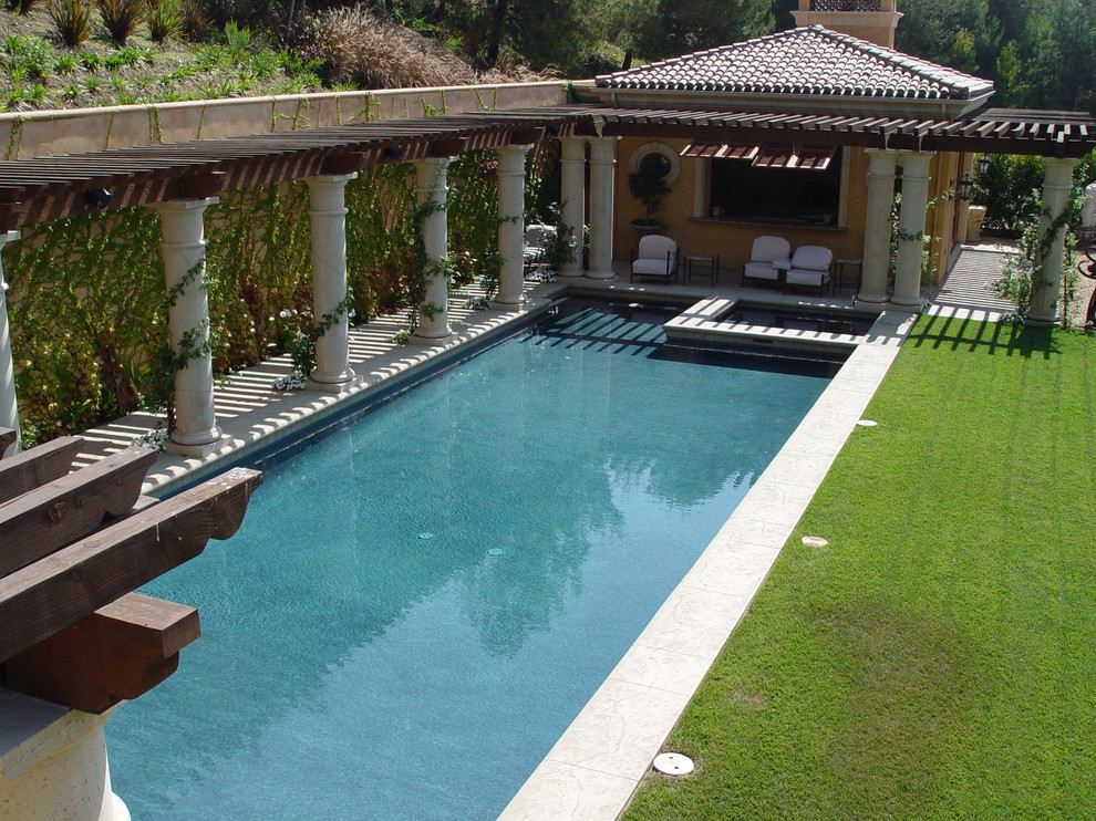 This is an example of a mediterranean swimming pool in Los Angeles.