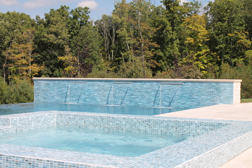 Réalisation d'une piscine minimaliste.