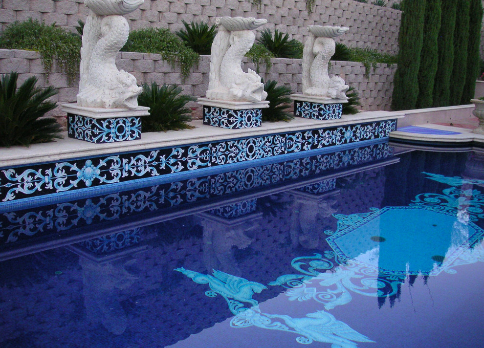 Großer Mediterraner Schwimmteich hinter dem Haus in individueller Form mit Stempelbeton in Phoenix