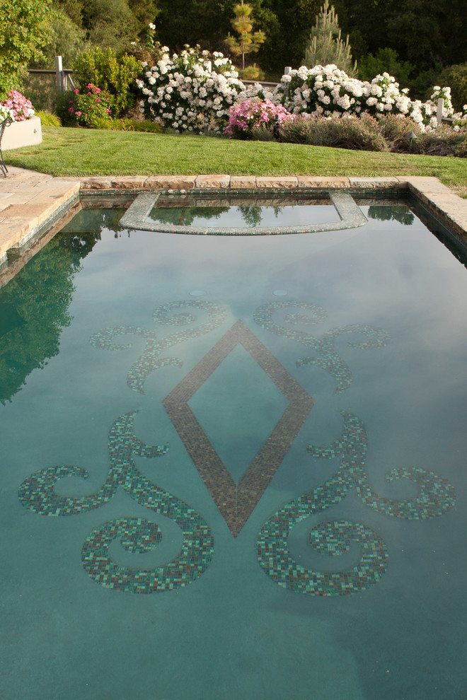 Mittelgroßer Klassischer Pool hinter dem Haus in rechteckiger Form mit Natursteinplatten in San Francisco