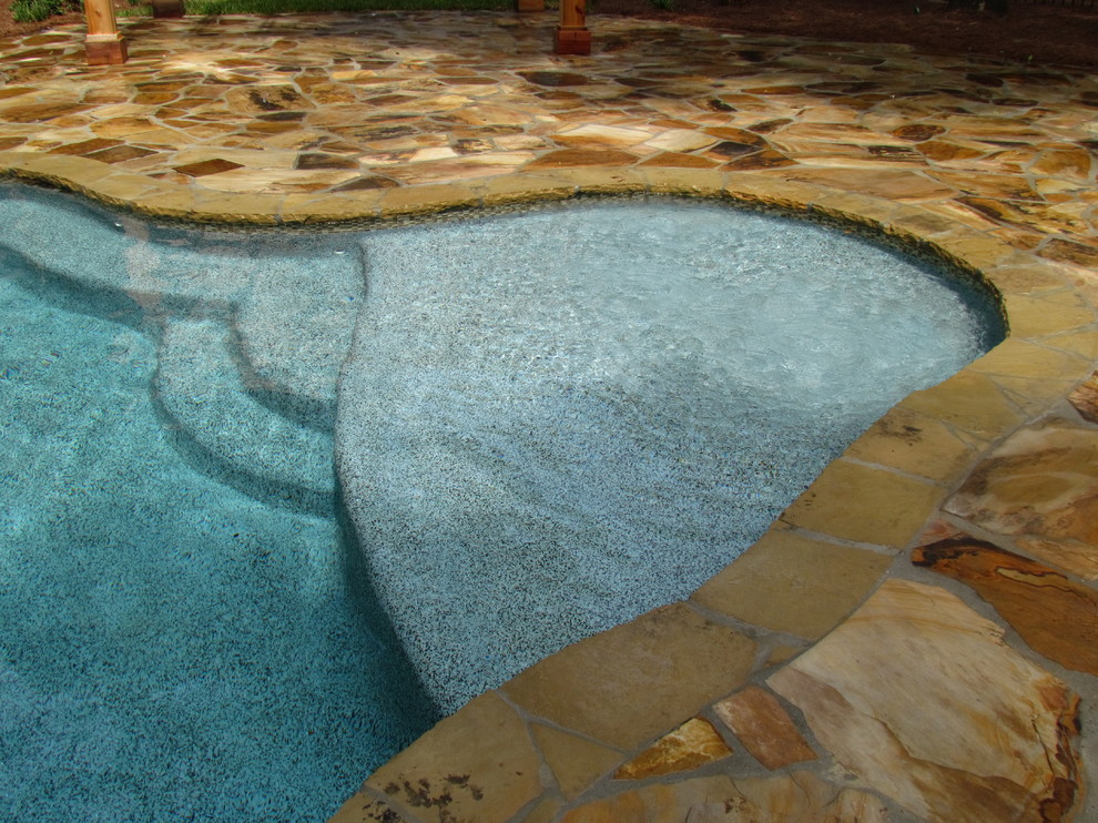 Источник вдохновения для домашнего уюта: бассейн в классическом стиле