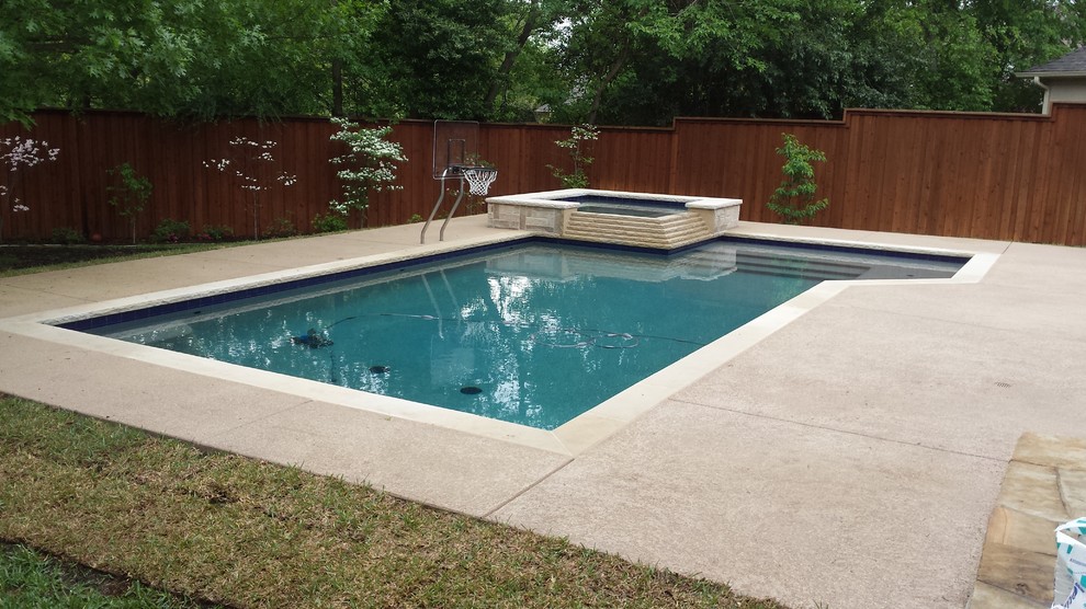 Design ideas for a rustic swimming pool in Dallas.