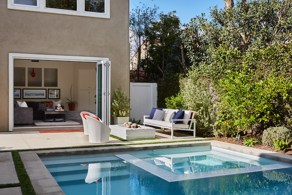 Idee per una piscina minimal rettangolare dietro casa con pavimentazioni in cemento