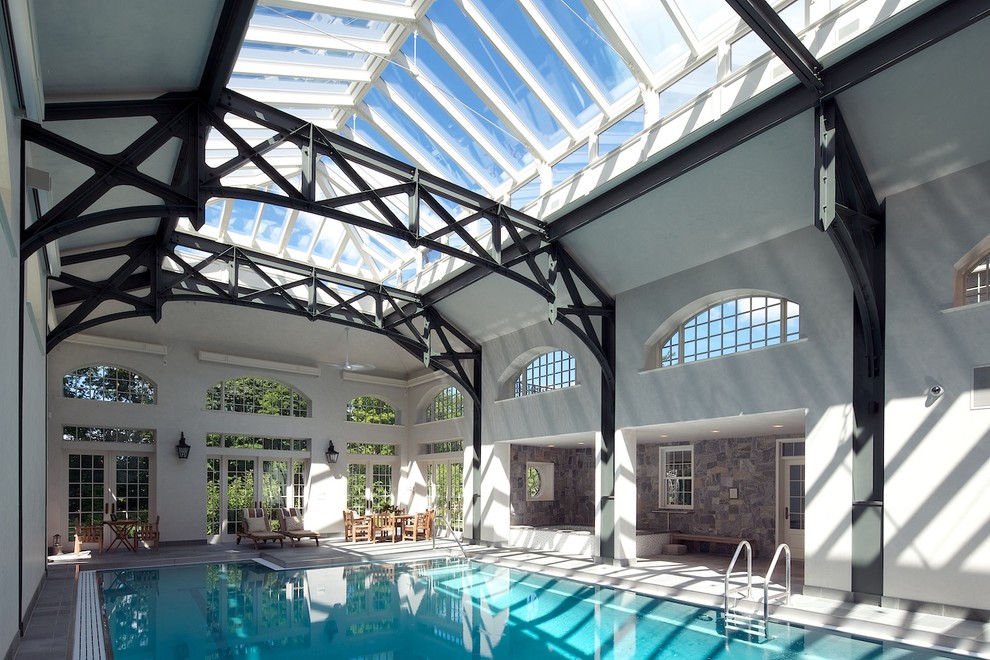 Источник вдохновения для домашнего уюта: бассейн в доме в классическом стиле