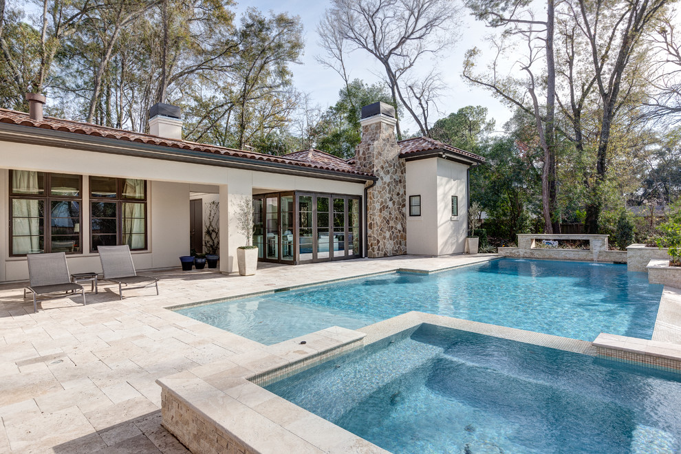 Ispirazione per una piscina mediterranea personalizzata