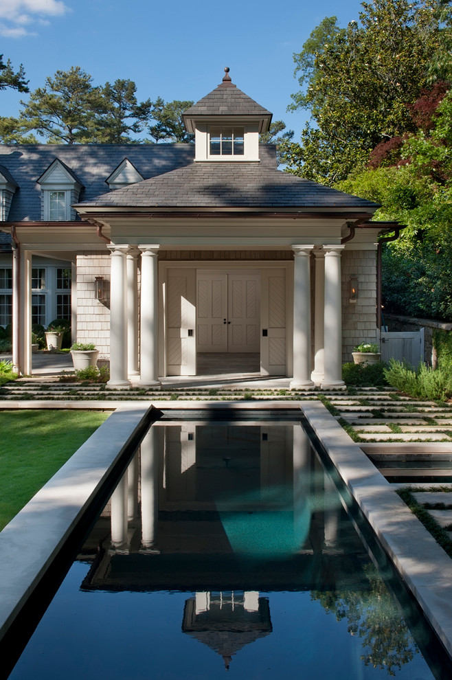Источник вдохновения для домашнего уюта: спортивный, прямоугольный бассейн в классическом стиле с домиком у бассейна