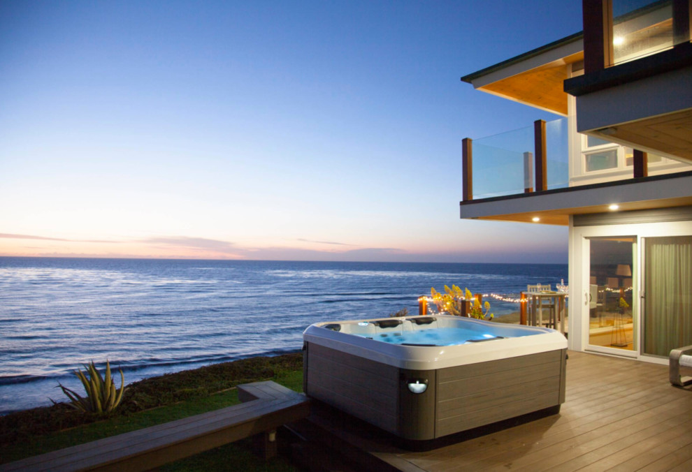 Bullfrog Spas Transitional Pool San Francisco by Paradise