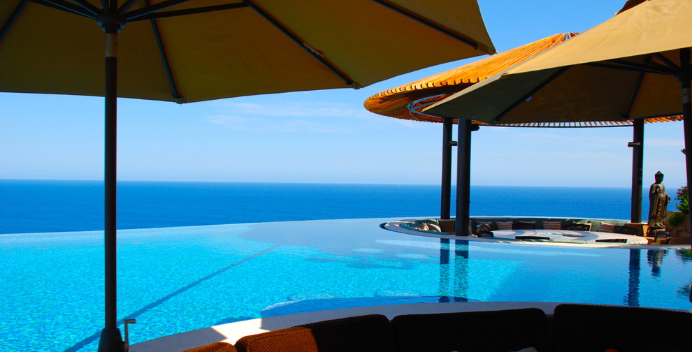 Inspiration pour une piscine à débordement méditerranéenne.