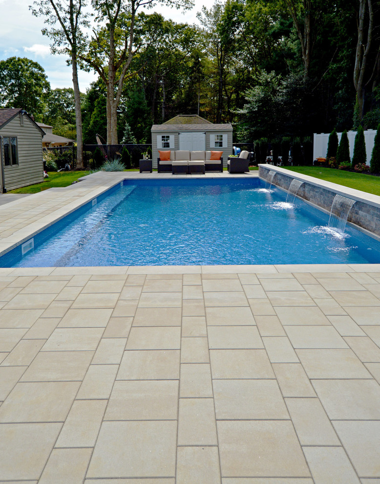 Idee per una piscina fuori terra classica personalizzata dietro casa con pavimentazioni in mattoni