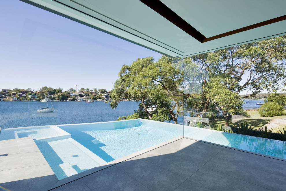 Example of a trendy custom-shaped infinity pool design in Sydney