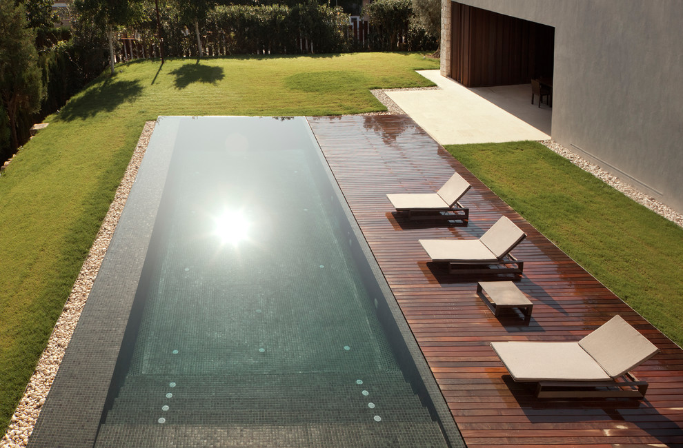 Example of a trendy pool design in Valencia