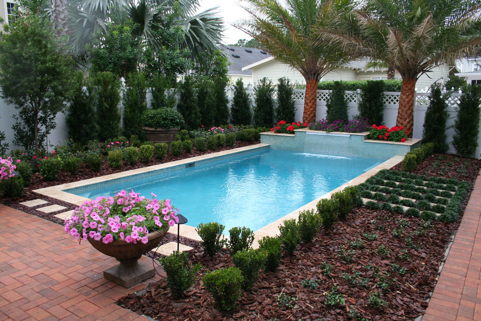 Classic swimming pool in Orlando.