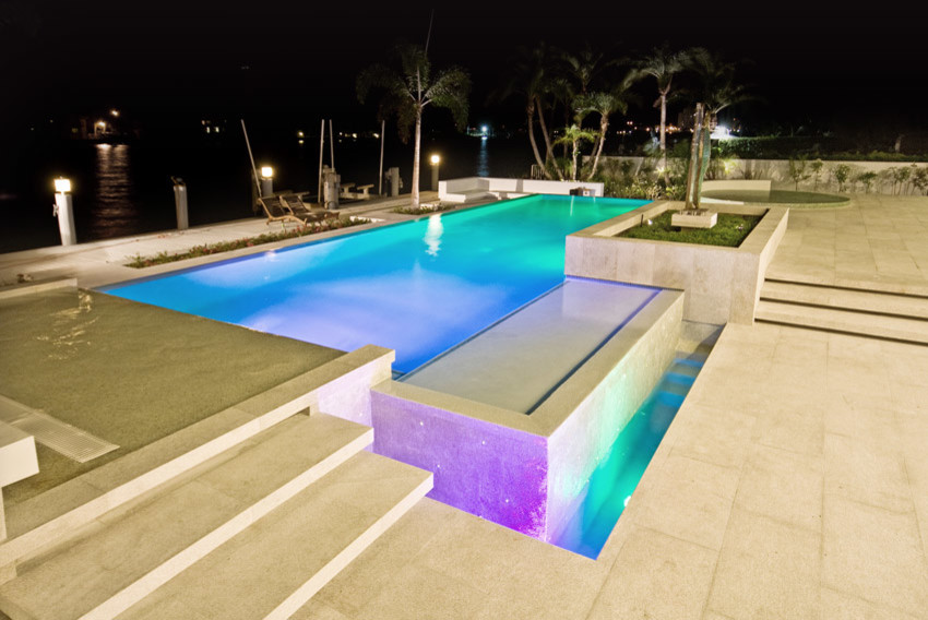 This is an example of a contemporary swimming pool in Miami.