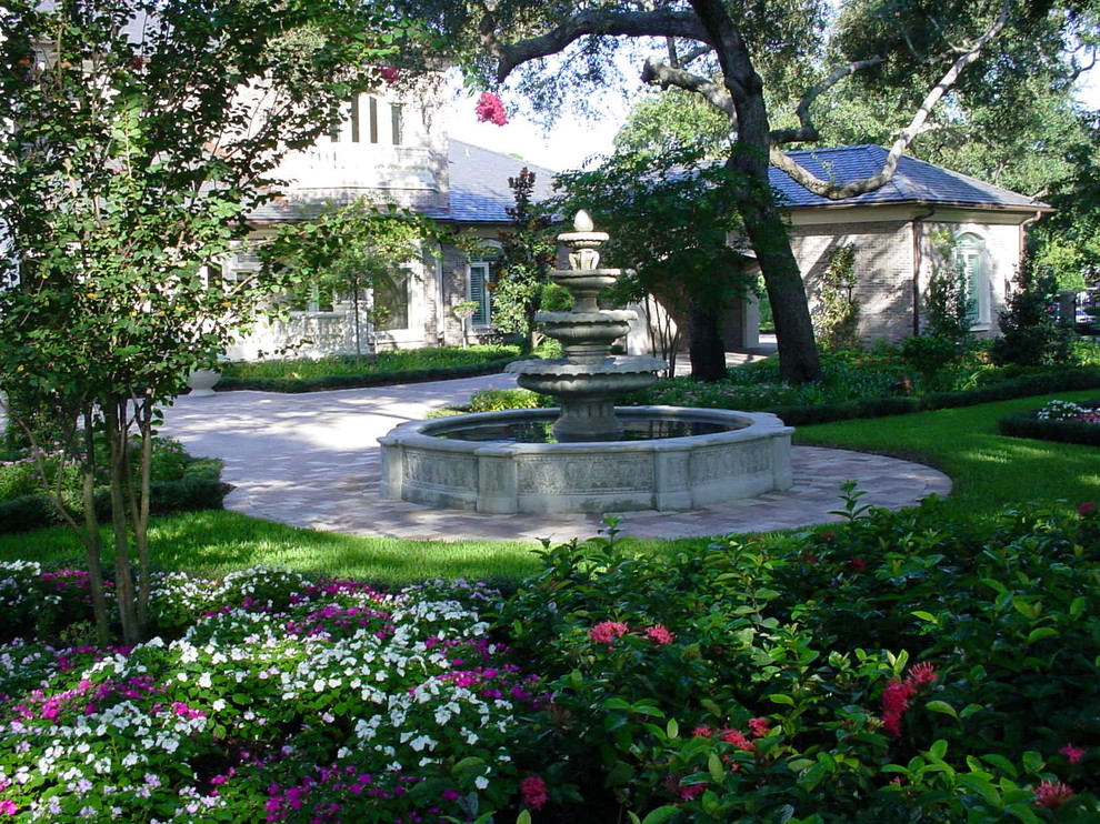 Großes Klassisches Pool im Vorgarten in runder Form mit Betonboden in Tampa