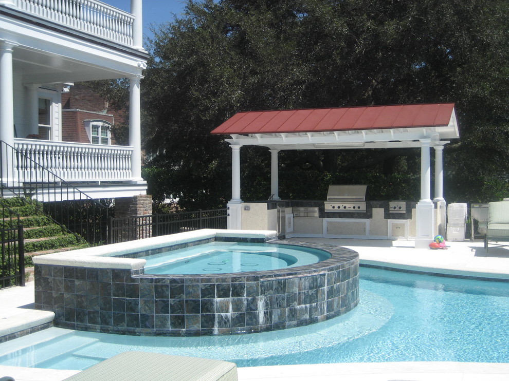 Idéer för en klassisk pool på baksidan av huset