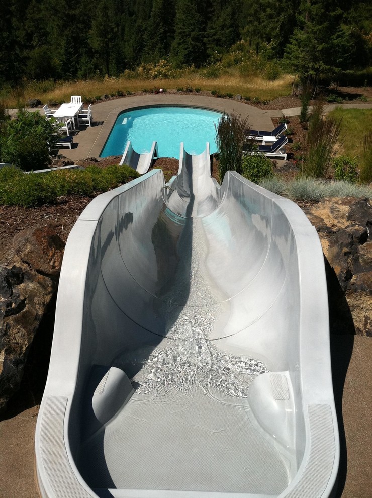 Coeur d'Alene Estate Modern Pool Seattle by Copper Creek Pools