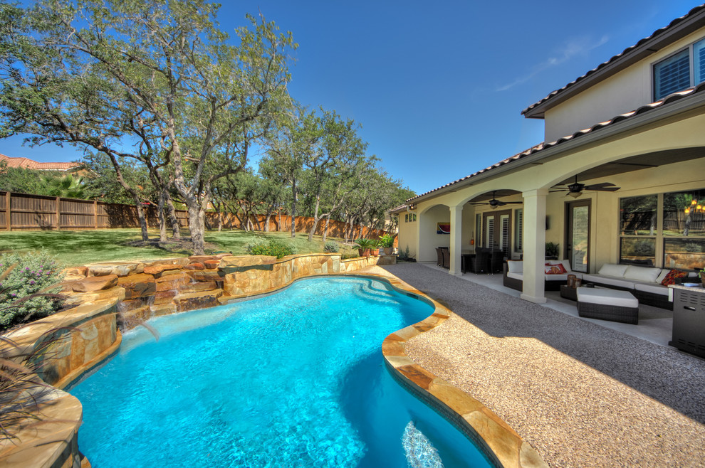 Example of a tuscan pool design in Austin