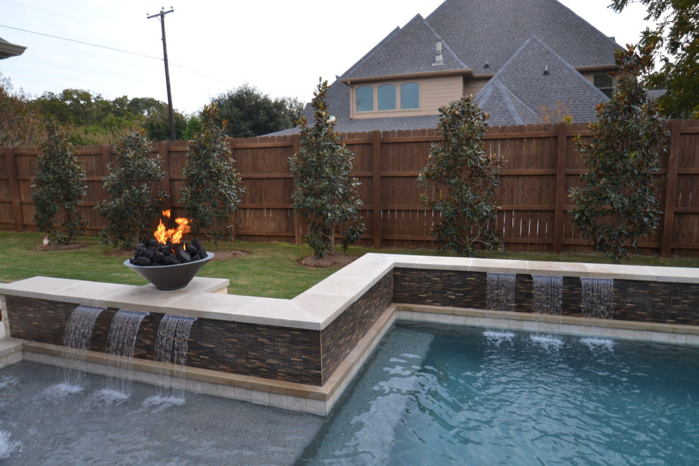 Pool fountain - small contemporary backyard rectangular lap pool fountain idea in Dallas