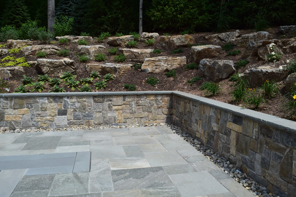 Idee per una grande piscina classica rettangolare dietro casa con pavimentazioni in pietra naturale