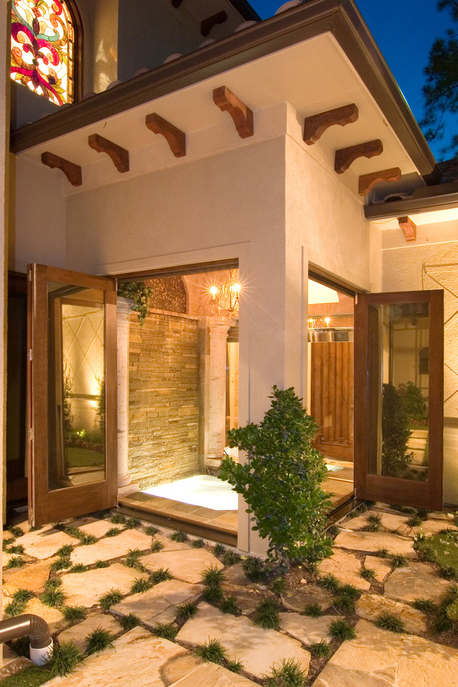 Foto de casa de la piscina y piscina alargada clásica grande rectangular en patio con adoquines de piedra natural