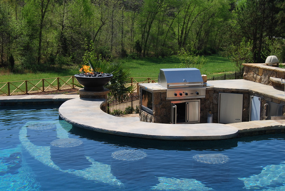 Immagine di una piscina naturale contemporanea personalizzata dietro casa con fontane