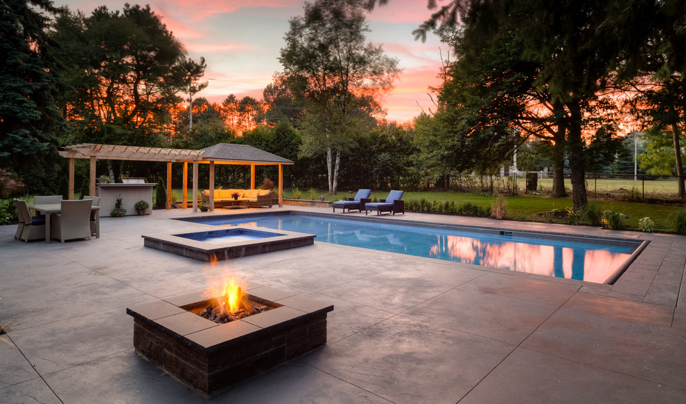 Inspiration for a mid-sized contemporary backyard concrete paver and rectangular lap hot tub remodel in Toronto