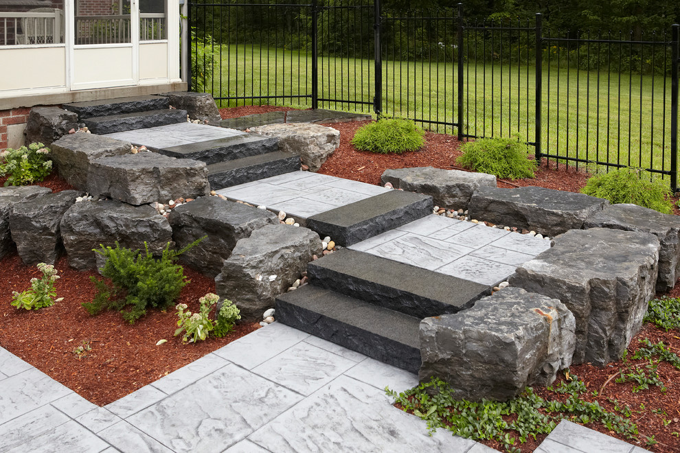 Concrete pool/spa Tillsonburg Traditional Pool Toronto by Solda