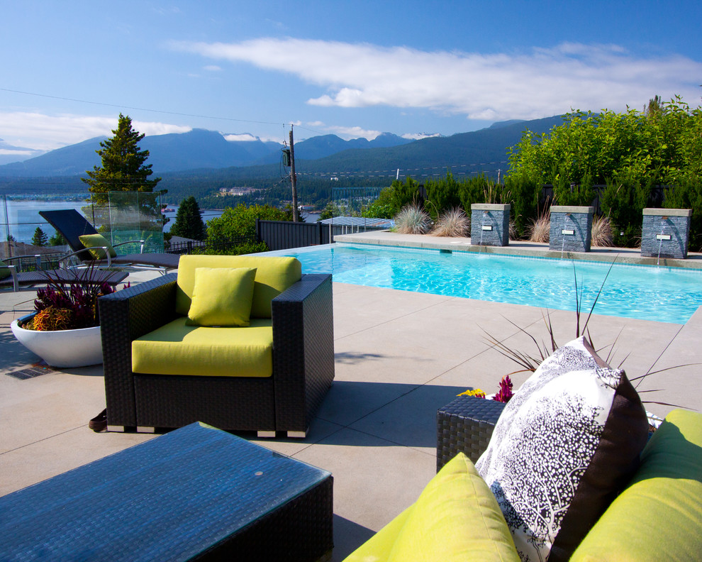 Pool - contemporary backyard rectangular infinity pool idea in Vancouver