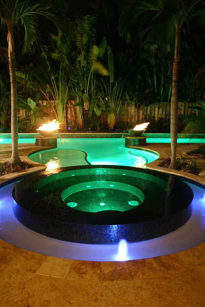 Example of a trendy indoor pool design in Miami
