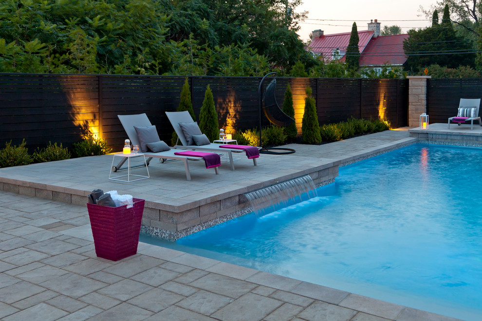 Idées déco pour une piscine contemporaine.