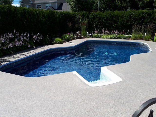 Contour de piscine en béton Swimming Pool & Hot Tub Montreal by