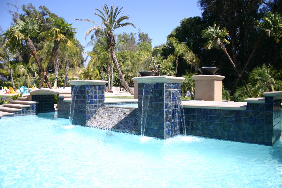 Example of a trendy pool design in Orange County
