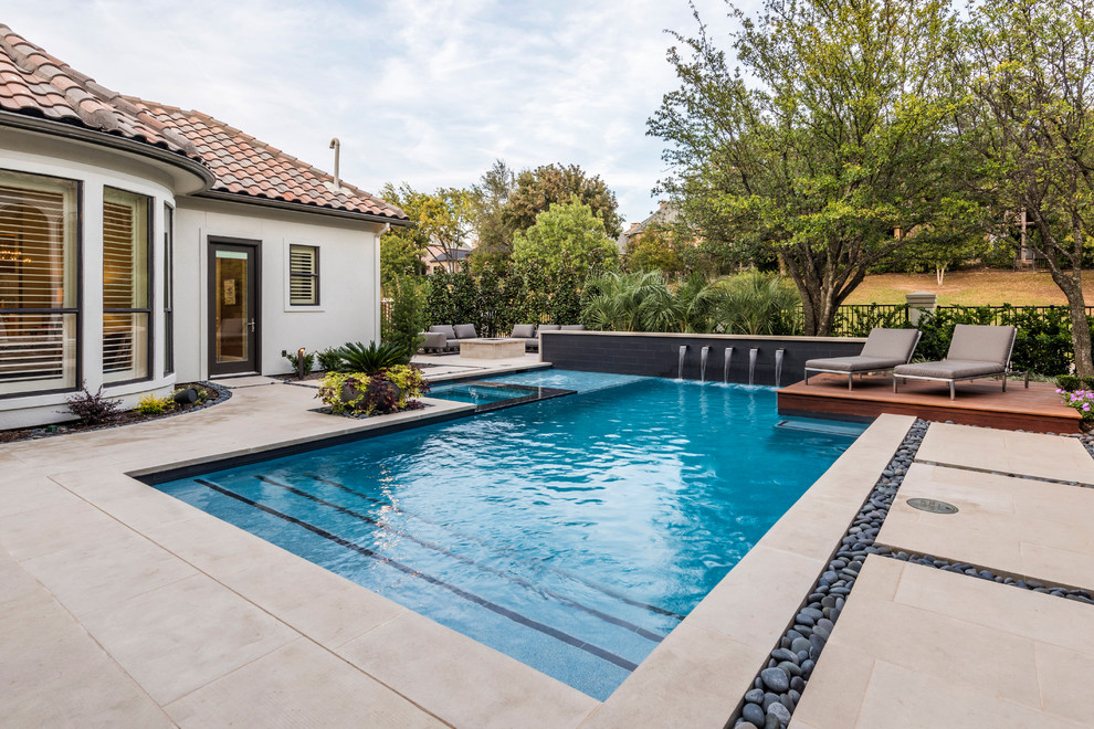 Mittelgroßer Klassischer Pool hinter dem Haus in individueller Form mit Natursteinplatten in Dallas