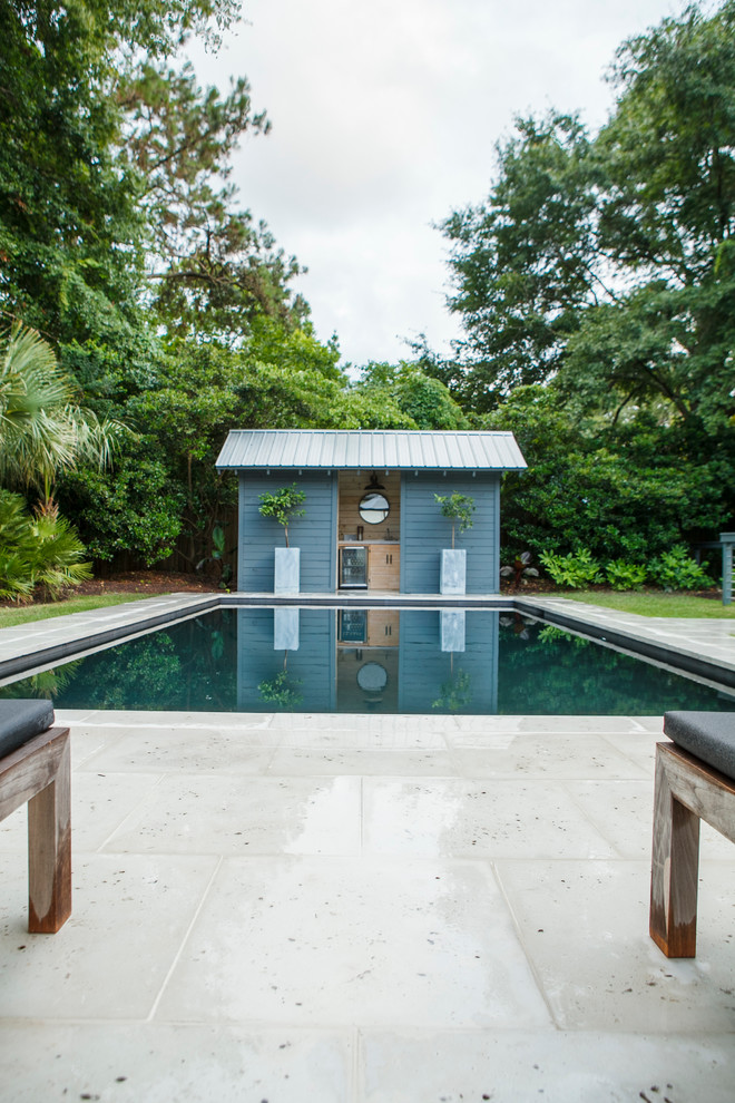 Réalisation d'un Abris de piscine et pool houses arrière design de taille moyenne et rectangle avec des pavés en béton.