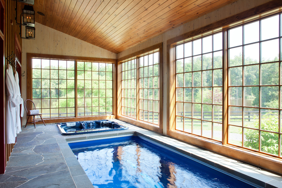 Пример оригинального дизайна: бассейн в доме в стиле кантри