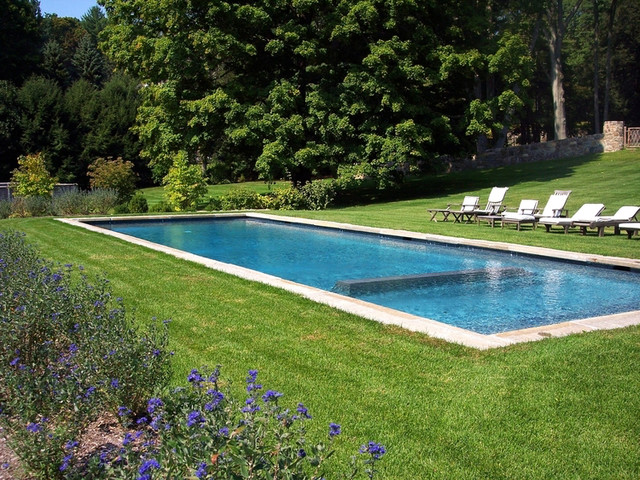 Country: Simple Rectangular Swimming Pool + Grass Surround - Traditional - Swimming  Pool & Hot Tub - New York - By Drakeley Pool Company | Houzz Ie