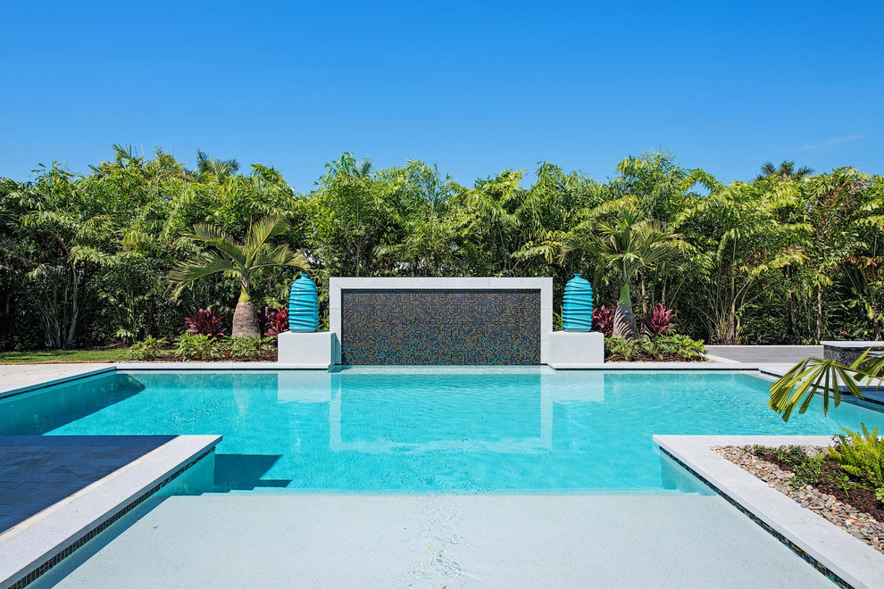 Transitional pool photo in Miami