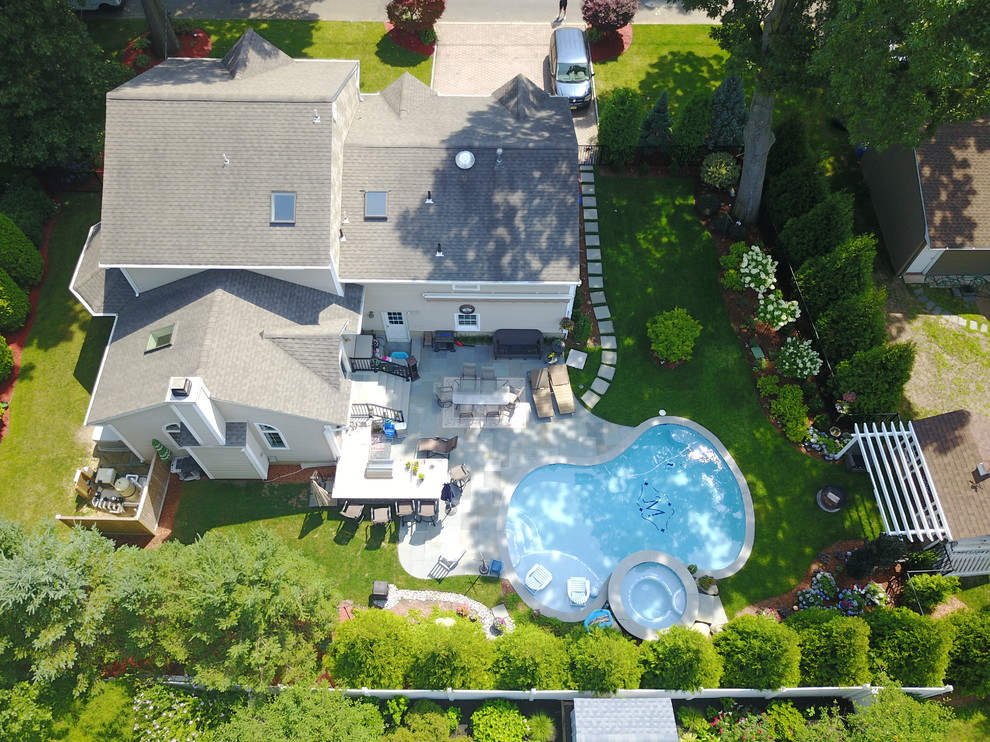 Cresskill Pool, Spa & Outdoor Kitchen Traditional Pool New York